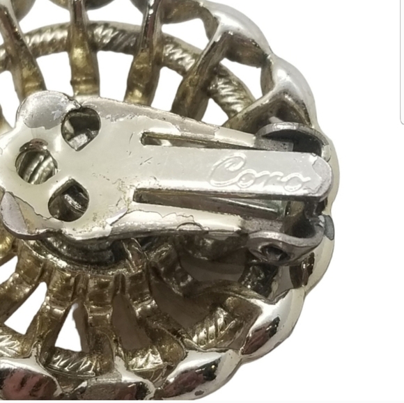 CORO VINTAGE 1950S GOLDTONE ORNATE BUTTON STYLE CLIP ON EARRINGS - Picture 6 of 7